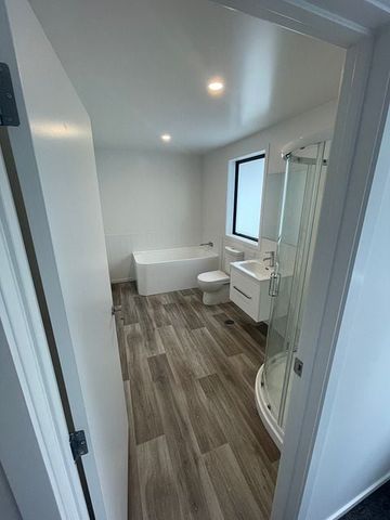 Modern brand new 4 BR house in Fairfield! (Unit 2) - Photo 3