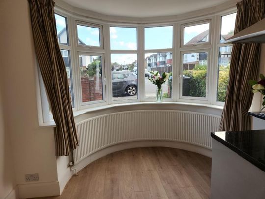 Studio To Let - Photo 1