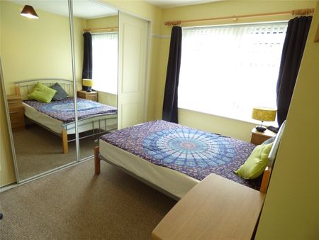 St Marys Avenue, Bangor, Gwynedd, LL57 - Photo 2