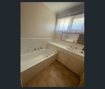 Comfortable Living in Hallam's Heart - Photo 4