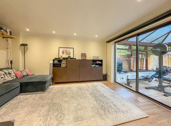 5 bedroom detached house to rent - Photo 1