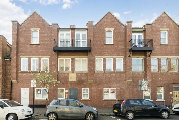 Yukon Road, SW12, London - Photo 1