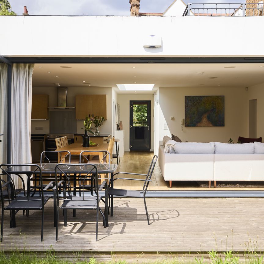 Bounty Hall, Gwendolen Avenue, London, SW15 flat to rent - Photo 1