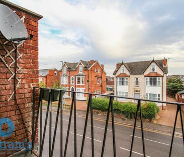 3 bed Flat for Rent - Photo 4