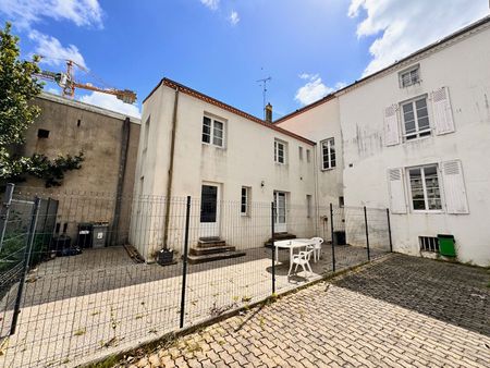 Location maison 10 pièces, 145.62m², La Roche-sur-Yon - Photo 4