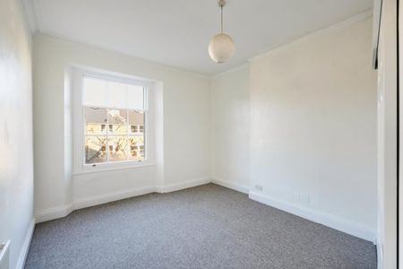 2 Bed Flat - Photo 3