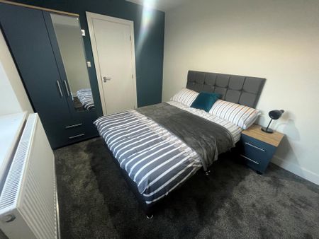 Tonge Moor Road, Bolton - Photo 2