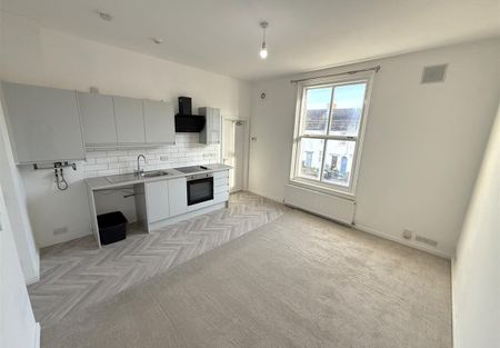 Worcester Street, Stourbridge, West Midlands - Photo 4