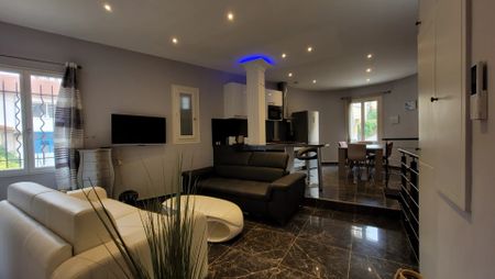 Location Appartement 4 pièces 77m² CANNES 06400 - Photo 2