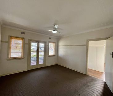 CHARMING FAMILY HOME - Photo 2