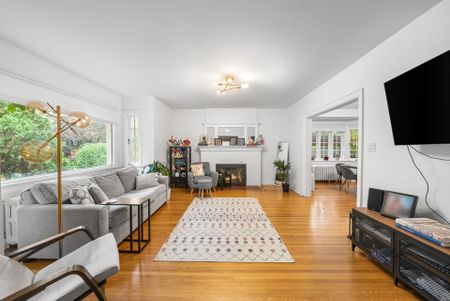 For Lease - 330 St Clair Avenue Unit# Main, Toronto, Ontario - Photo 4