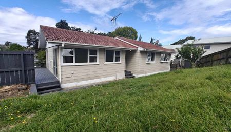 RENOVATED BEAUTY IN SUNNYNOOK - Photo 2