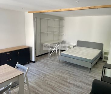 Location Appartement 1 pièce 37m² NIMES 30000 - Photo 1