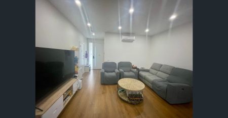 Modern 4-Bedroom Townhouse in Prime Doncaster East Location - Photo 4