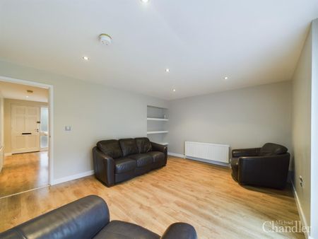 47 Fortwilliam Grange, Belfast, BT15 4AU - Photo 2