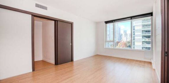 Yaletown | Unfurnished 1 bed + Den 1 bath at One Pacific - Photo 2