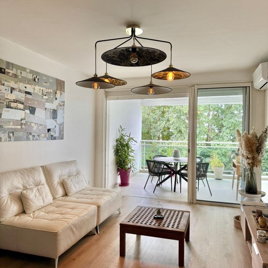 Location Appartement 2 pièces 52m² LE GOSIER 97190 - Photo 1