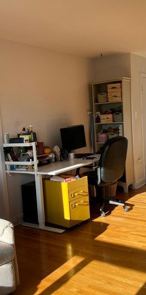 Grand 4½ mi-meublé, chauffé et à deux pas de l'Uni à louer - Photo 1