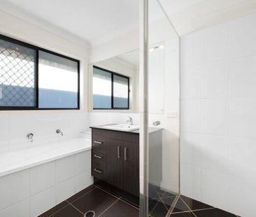 5 Bedroom Home in Burpengary East - Photo 6