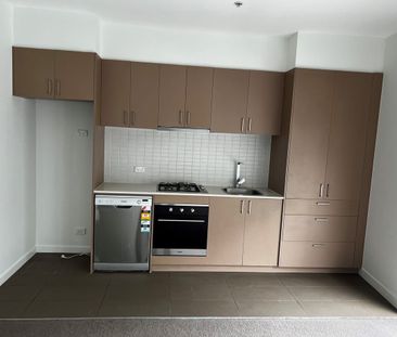 Classic 2Br Apartment in West Footscray! - Photo 4