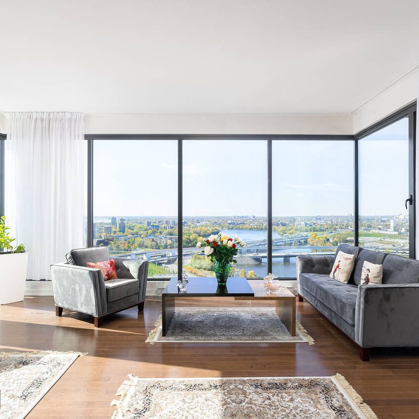 Magnificent furnished bright penthouse for rent in L'Île-des-Soeurs, sought-after Pointe-Nord - Photo 1