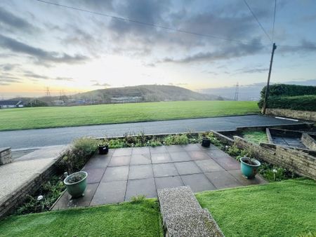 Belgrave Crescent, Halifax - Photo 2