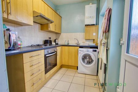 2 bedroom terraced house to rent - Photo 5