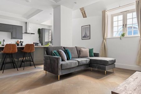 2 Bed Flat, Long Row, NG1 - Photo 2