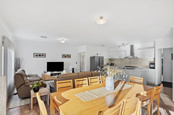 Beautifully Presented Family Home - Photo 1