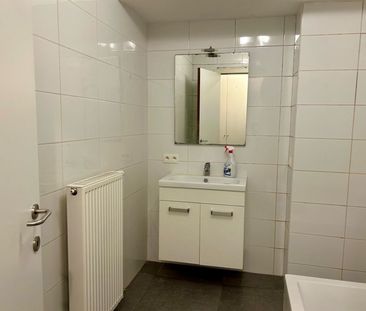 Gelijkvloers appartement met drie slaapkamers, tuin en garage - Foto 4