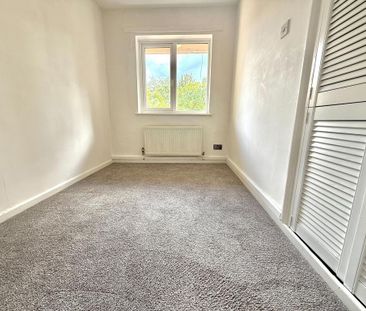 3 bedroom flat to rent - Photo 2