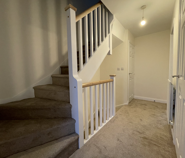 4 bedroom semi-detached house to rent - Photo 1 | Rentumo