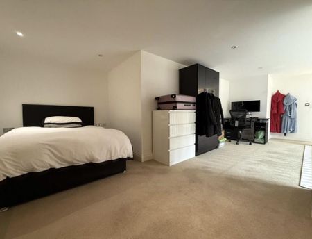 4 bedroom flat to rent - Photo 5