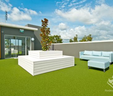 AVAILABLE SOON - Architecturally Designed 2 bed, 2 bath, 1 car - Photo 4