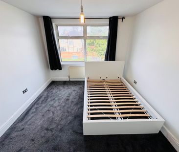 2 Bed Flat, Weston Drive, HA7 - Photo 2