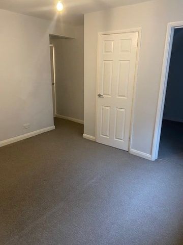 1 Bed Flat, South Street, RG1 - Photo 3