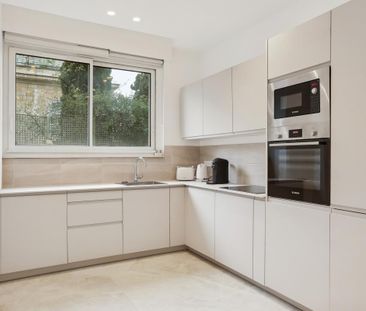 Location Appartement 5 pièces Meublé 163m² PARIS 16ème - Photo 2