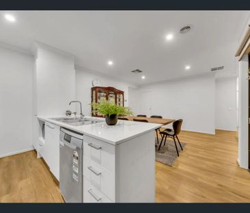 Modern 3-Bedroom Family Home in Warralily Grange Estate! - Photo 2