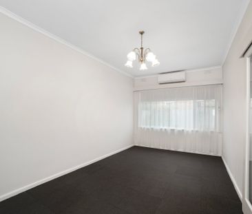 HIDDEN GEM IN THE HEART OF BENTLEIGH ! - Photo 1