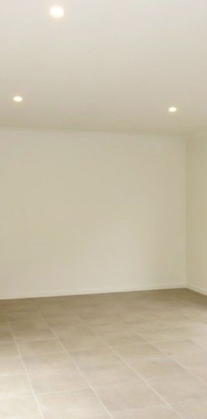 Spacious 3-Bedroom Home with City Views in Wollert - Photo 1