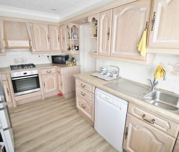 3 bedroom semi-detached house to rent - Photo 5