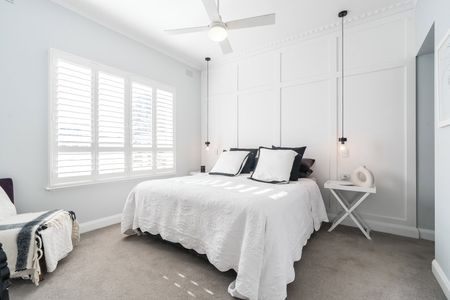 Stylishly Renovated Fully Furnished Cottage in Prime Location - Photo 4