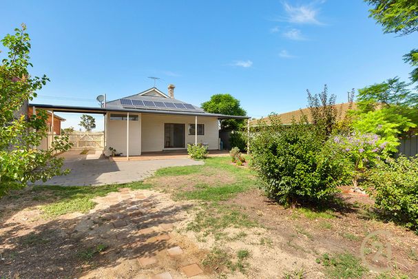 Three Bedroom Spacious Home - Photo 1