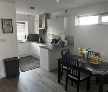 1 bedroom in a house share to rent - Photo 3