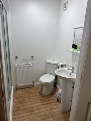 Room 216, SimplyStay Lincoln Road, Skegness, Lincolnshire, PE25 2EA - Photo 1