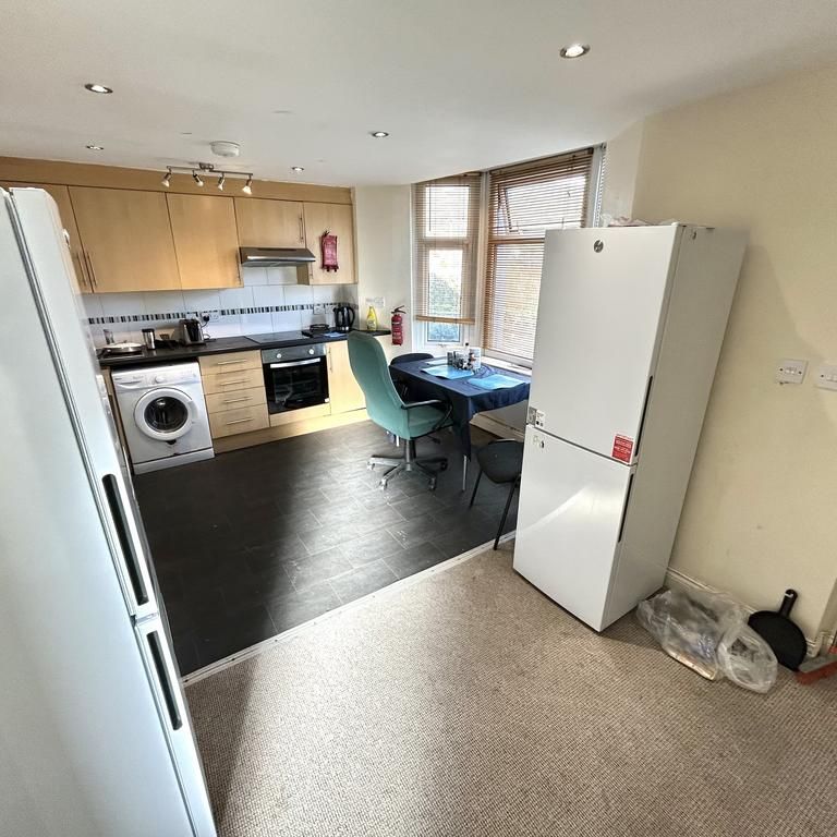 1 bedroom in a house share to rent - Photo 1