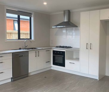 Sunny 2-bedroom duplex for rent!! - Photo 5