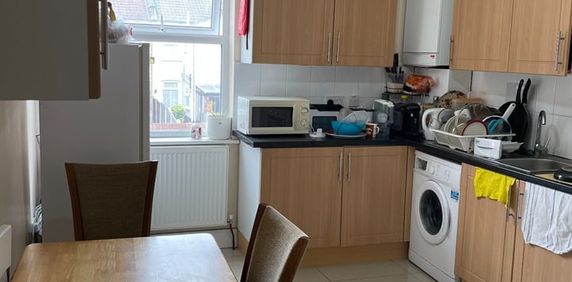 Room in a Shared Flat, Ruckholt Road, E10 - Photo 2
