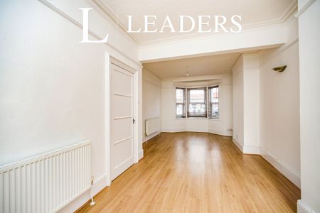 3 bedroom mid-terrace to rent Shelley Road, Hove - Photo 3