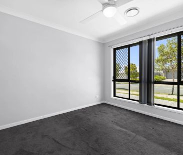Family Home with Ducted Air-conditioning & Solar Electricity - Photo 3